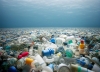 Plan dévastateur de déchets plastiques dans l’océan. Pollution de l’eau